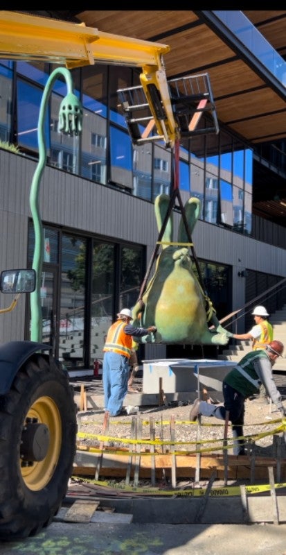 Specialty movers ensures safe transport of heavy sculptures in Log Angeles, CA
